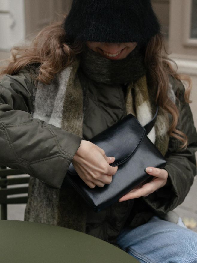 Každý outfit potřebuje jeden výrazný prvek. Ledvinka Elizabeth.