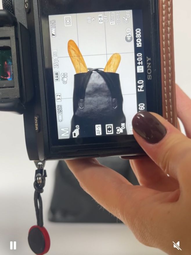 Rok 2025 byl plný kávy, procházek, práce, květin, lásky a zážitku. Děkujeme 🩶